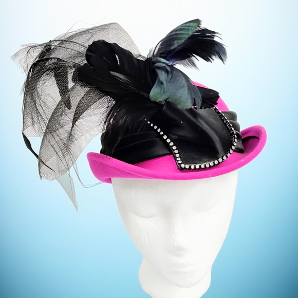 Elegant Pink Fascinator Hat with Black Feather Accents - Picture 2 of 5